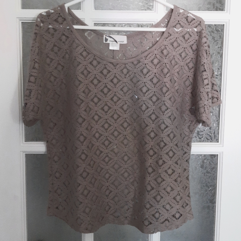 2/25$*** Beautiful lace pull over top